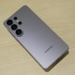 整理 Galaxy S26 Ultra 最值得關注的 7 個升級方向：eSIM（多門號更方便）、60W 有線快充、Qi2 Ready 無線充電取向、防偷窺螢幕、Now Nudge 與 Automation 等 AI 功能、相機在低光與演算法的優化、外觀與配色變化，並給出誰適合等、誰可觀望的入手建議。