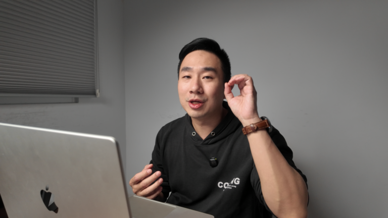 我把 Manus AI 用到順手後整理出八個私藏技巧:Chat 模式零點數打底、Wide Research 平行搜尋、Skill Creator 一鍵複用、Telegram 與 Email 交辦、Design View 精準修圖、SimilarWeb Analytics 看流量、Schedule Tasks 排程自動化。