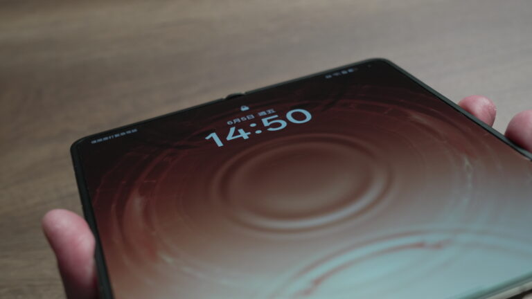 我把SIM卡搬到OPPO Find N6連用三週，從無感摺痕、四指自由視窗、多工分割到AI Pen與AI繪圖表，再到青森旅拍、遊戲溫控、6000mAh續航與快充，整理成一篇真實主力機心得。