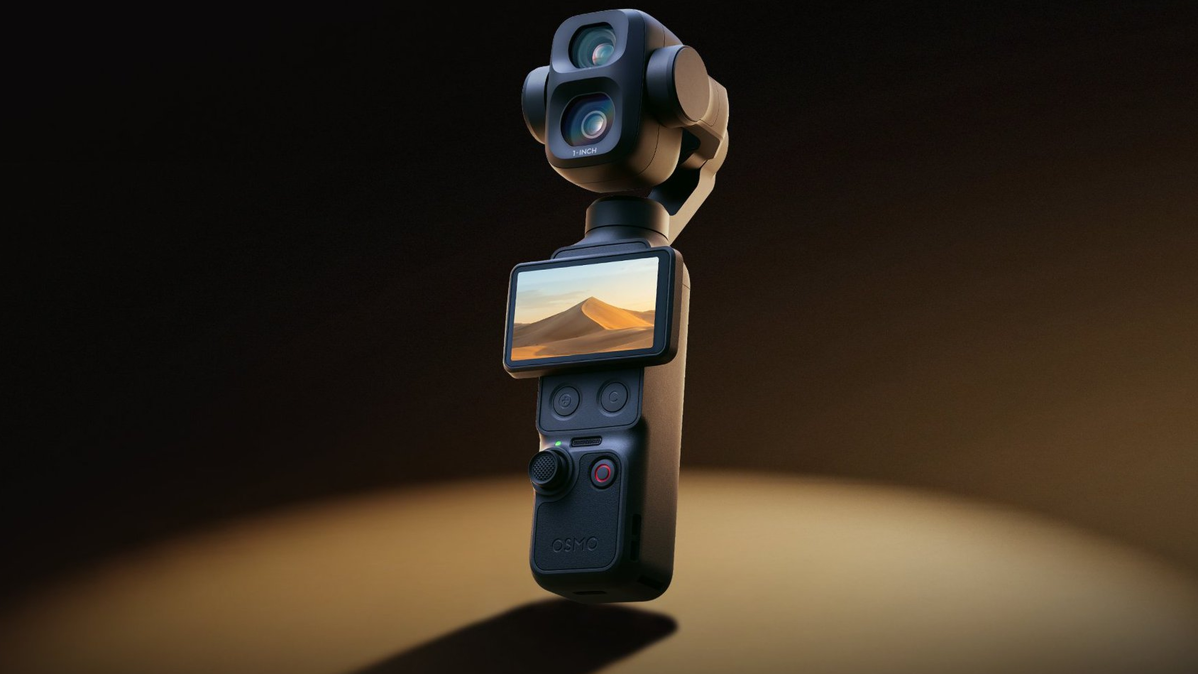 DJI Pocket 4P 官方形象照,展示雙鏡頭口袋雲台相機外觀與高階定位