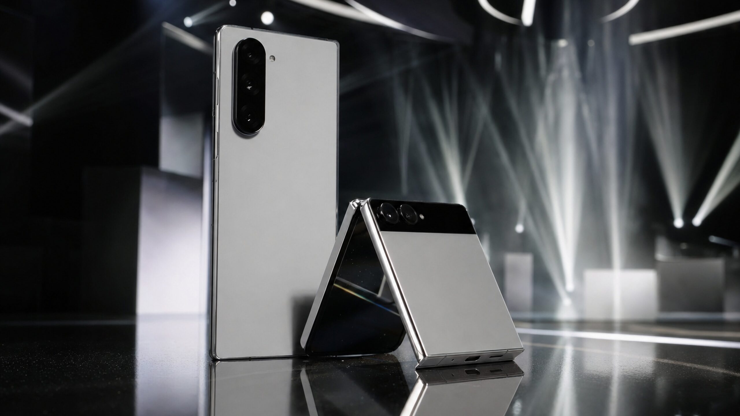 Pixel 11 系列與可摺機概念場景，強調更窄邊框與一體黑相機列，背景對比蘋果與三星的秋季旗艦節奏