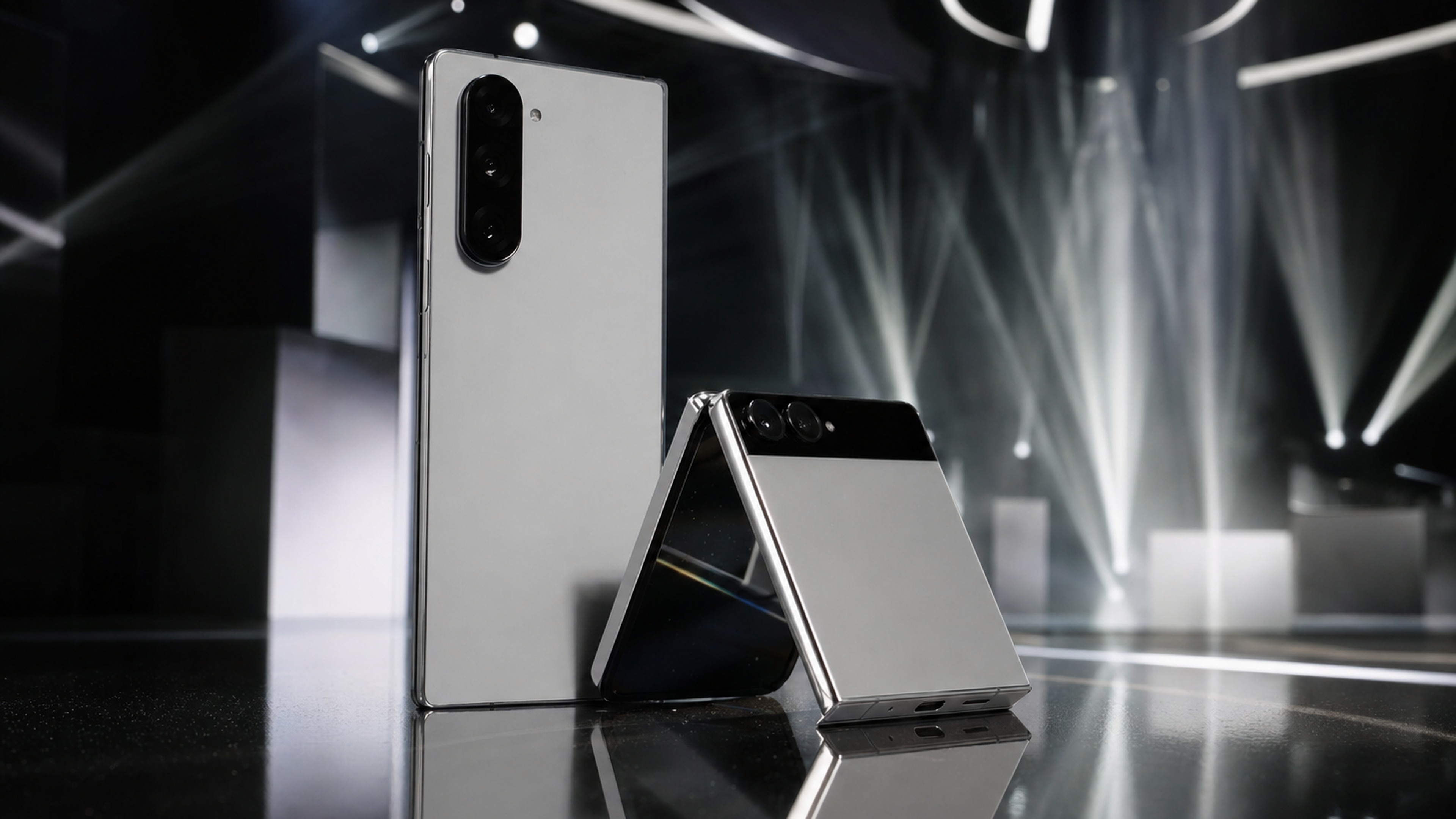 Pixel 11 系列與可摺機概念場景，強調更窄邊框與一體黑相機列，背景對比蘋果與三星的秋季旗艦節奏