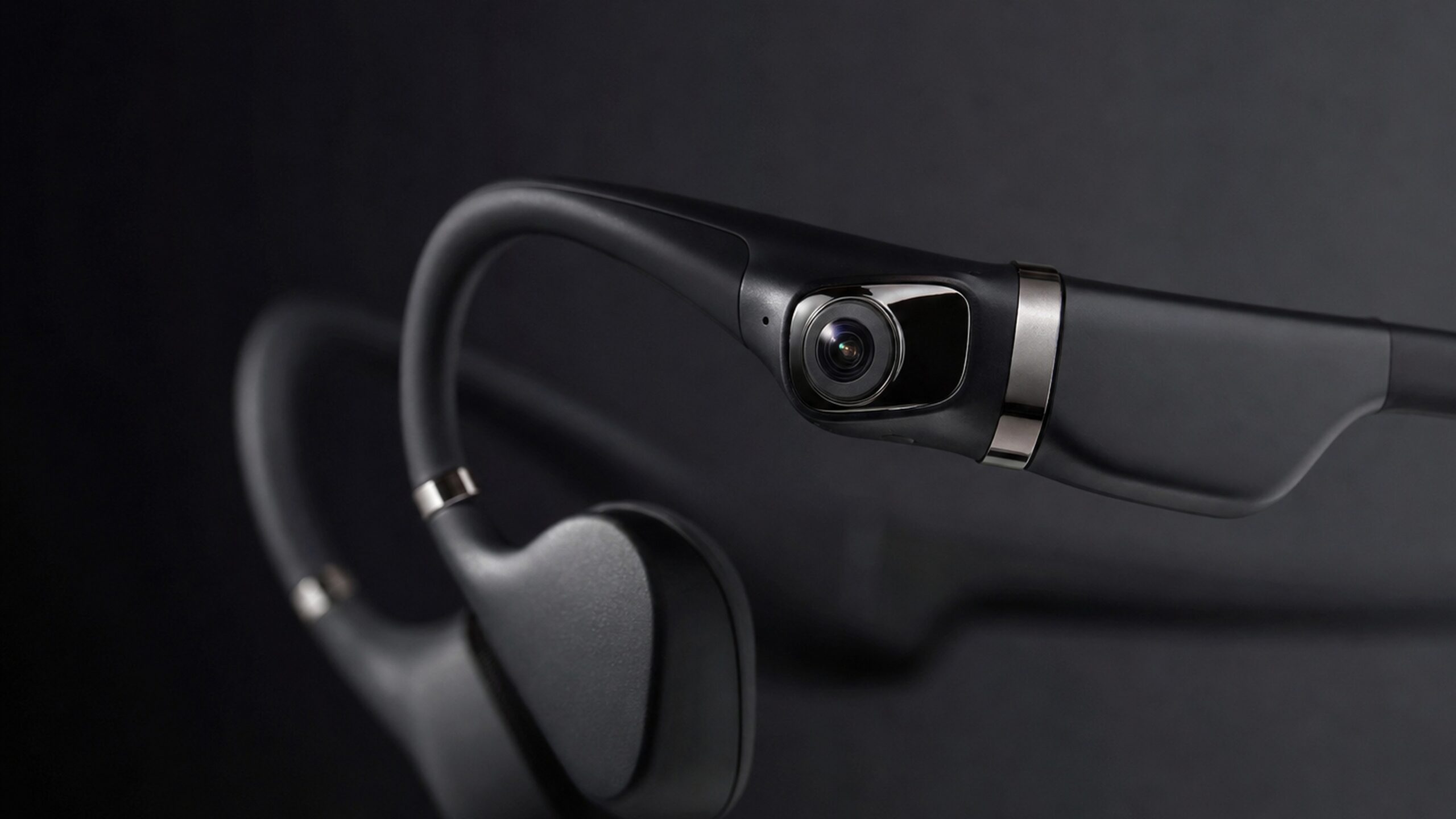 Rollme AirCam 開放式骨傳導耳機內建 8MP 相機,主打 1080p30、Wi‑Fi 6 與 AI 翻譯功能的穿戴裝置,適合戶外與通勤短片段記錄