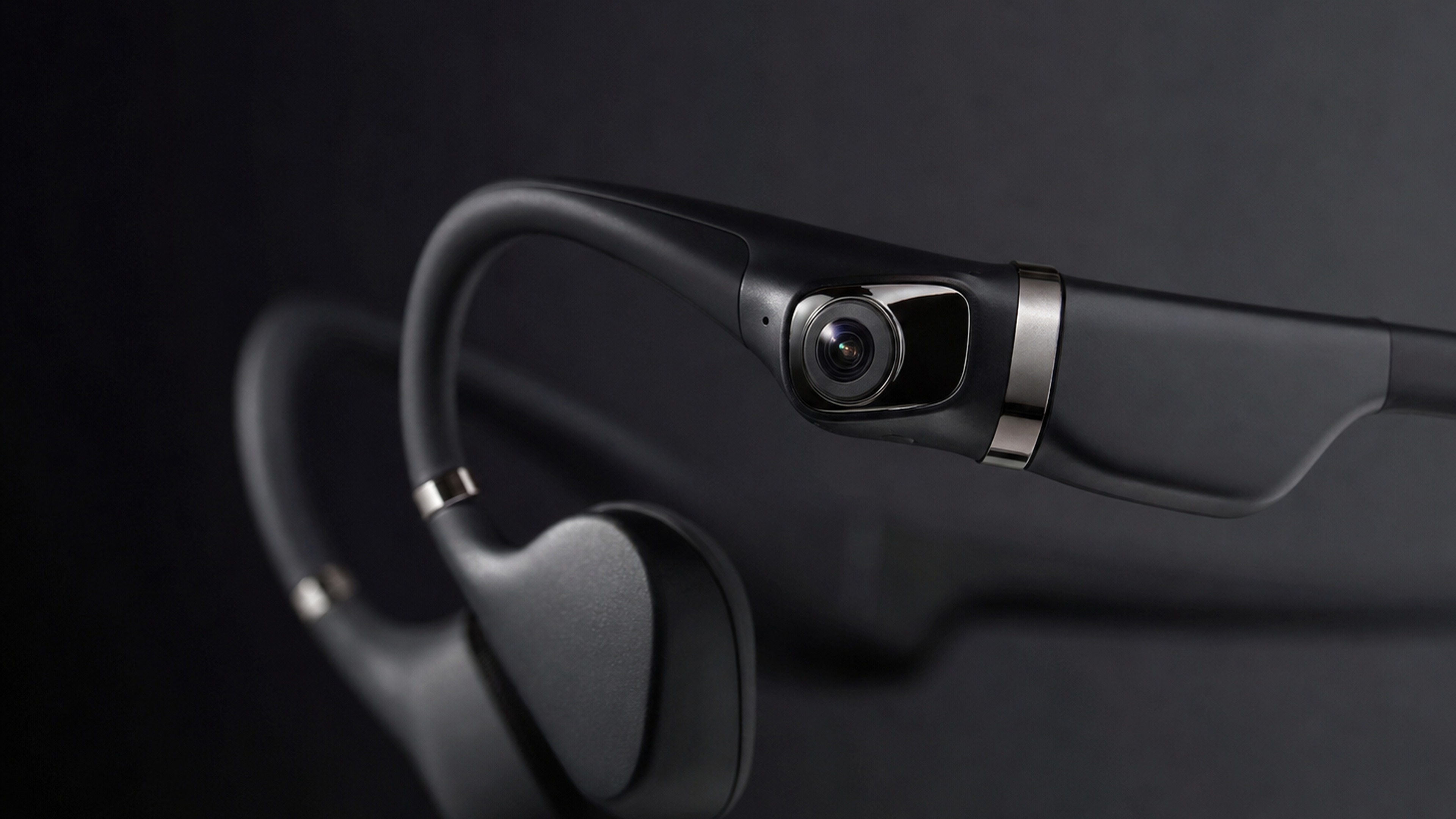 Rollme AirCam 開放式骨傳導耳機內建 8MP 相機，主打 1080p30、Wi‑Fi 6 與 AI 翻譯功能的穿戴裝置，適合戶外與通勤短片段記錄