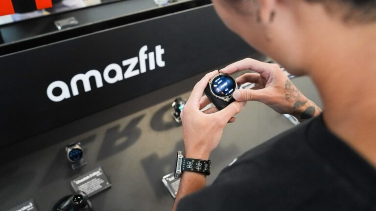 Amazfit 夏季新品分享會現場操作 Balance 系列智慧手錶